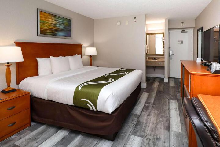 Standard | King Bed (14 of 16)