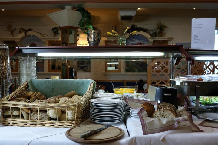 Breakfast/Coffee Service 14 of 25