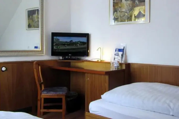 Room 2 of 9