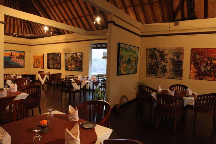 Dining 53 of 80