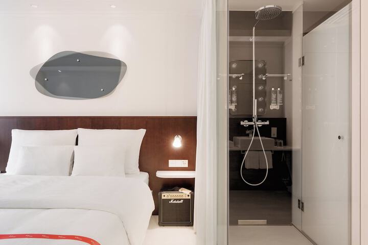 Room 34 of 81