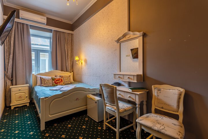 Room 4 of 49