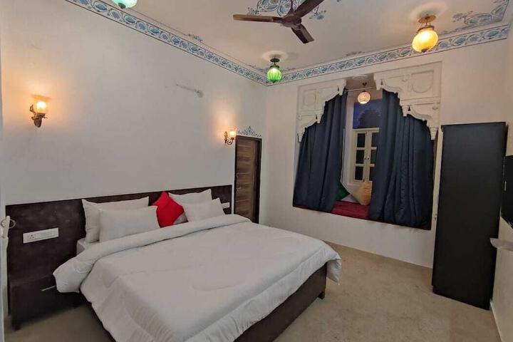 Room 6 of 31