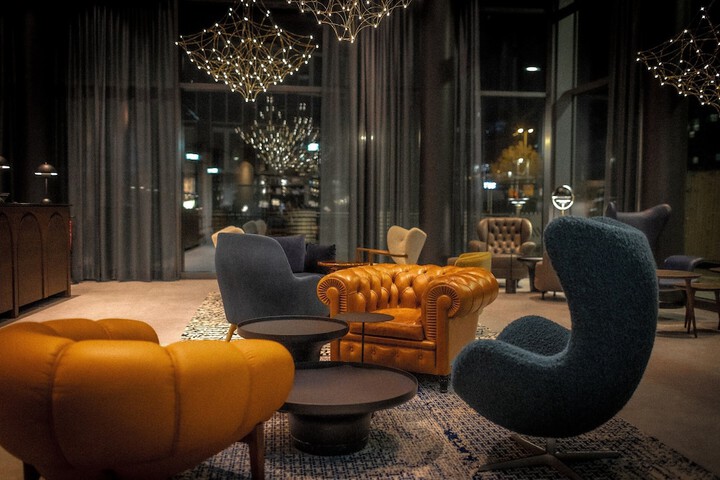 Lounge 45 of 50