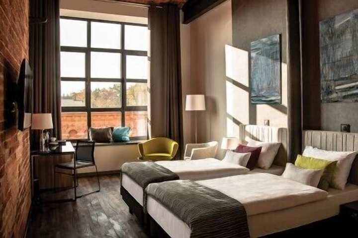 Room 10 of 64