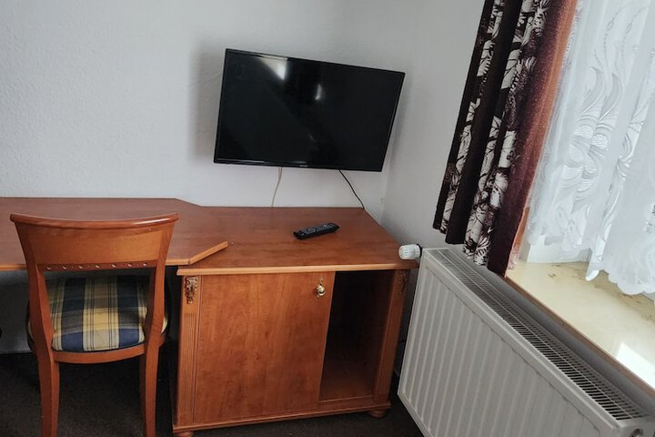 Room 12 of 21