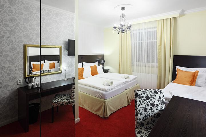 Room 9 of 37