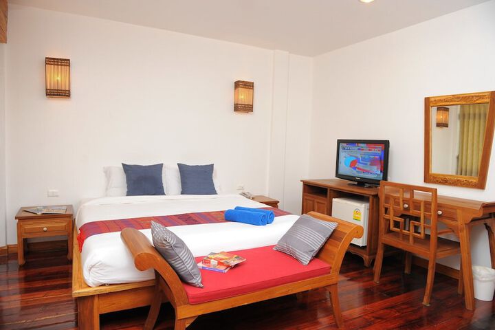 Room 6 of 10