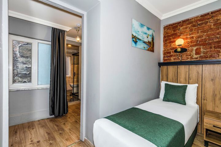 Room 10 of 43