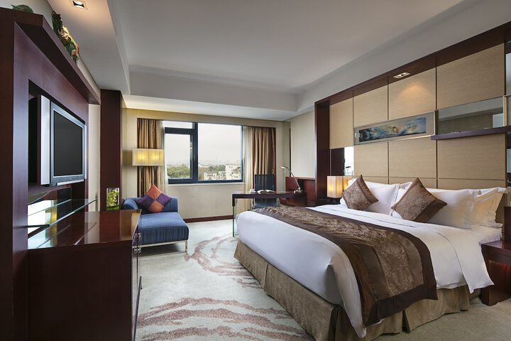 Room 8 of 33