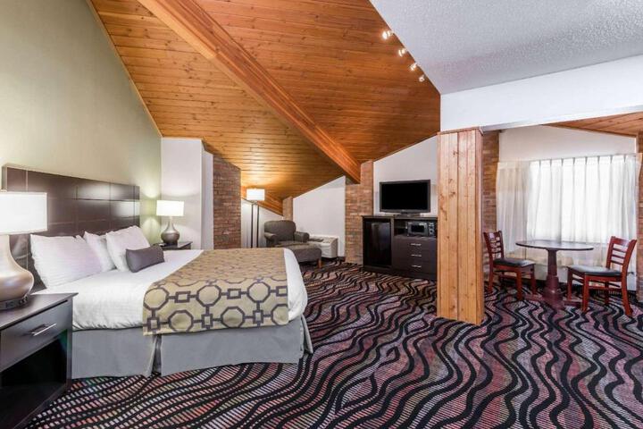 1 King Bed (6 of 7)