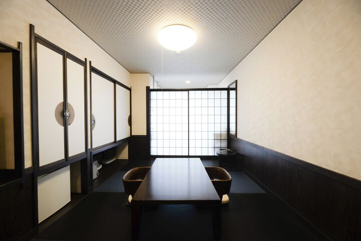 Room 13 of 118