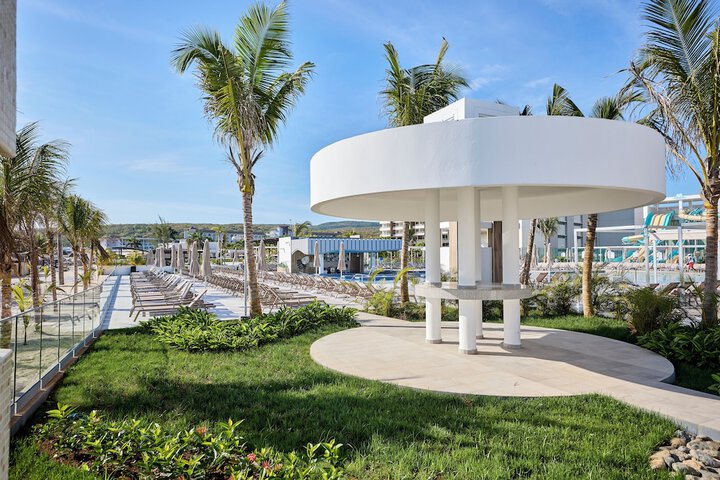 Hotel Exterior 98 of 101