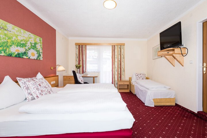 Room 10 of 42