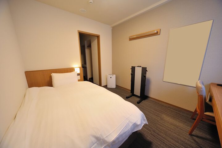 Room 14 of 64