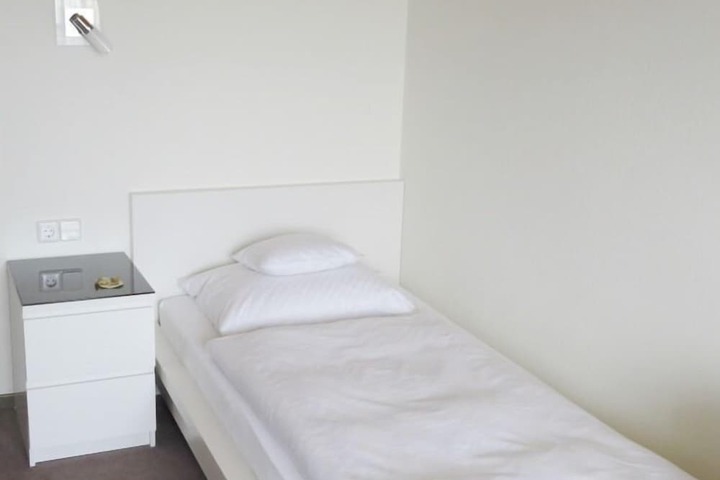 Room 18 of 40