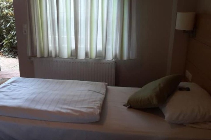 Room 3 of 27