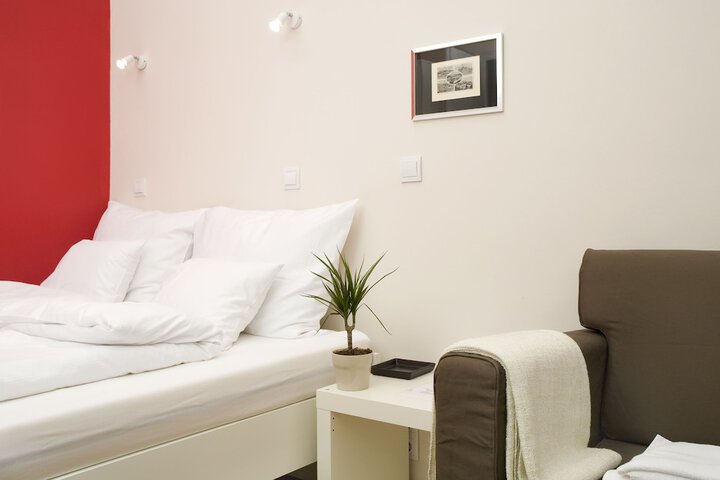 Room 27 of 71