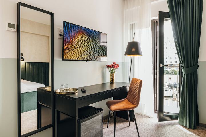 Room 12 of 65
