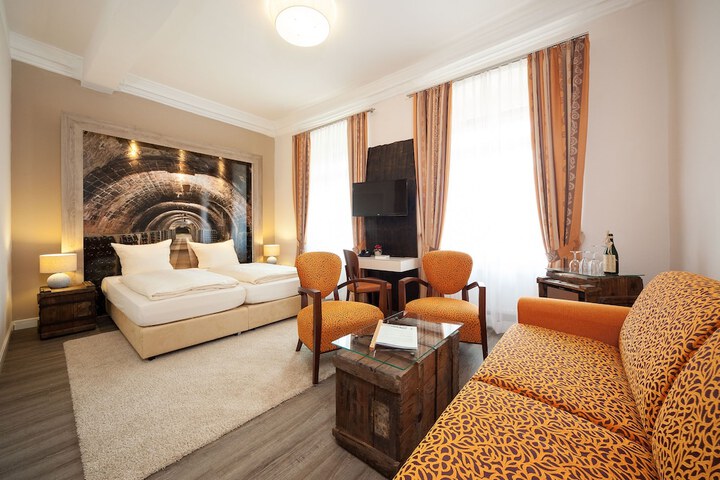 Room 3 of 32