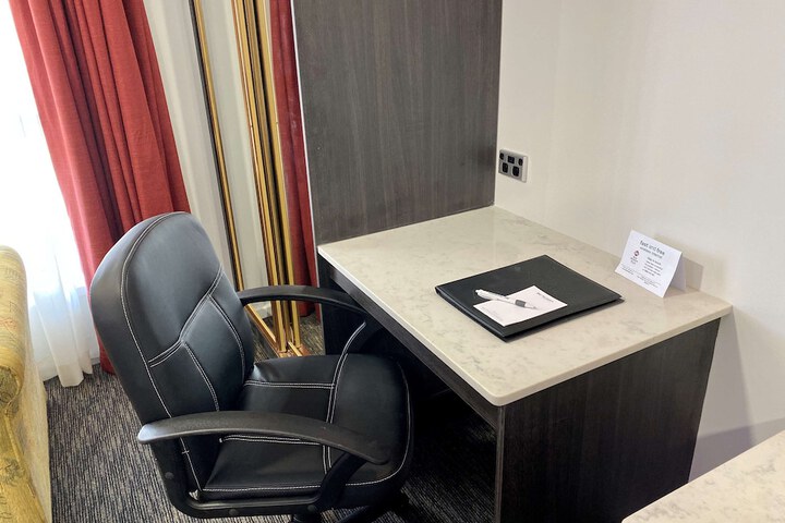 Room 44 of 106