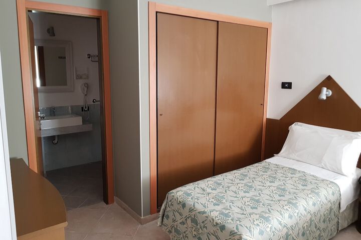 Room 12 of 49