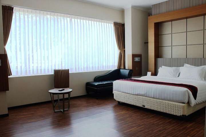 Room 27 of 43
