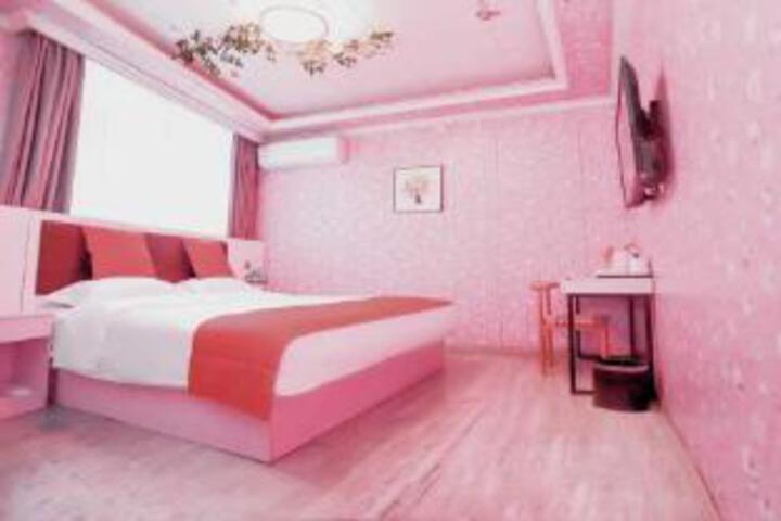 Room 9 of 10