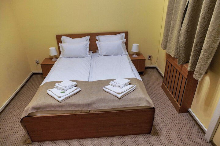 Room 5 of 37