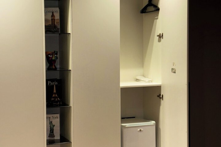 Room 16 of 44