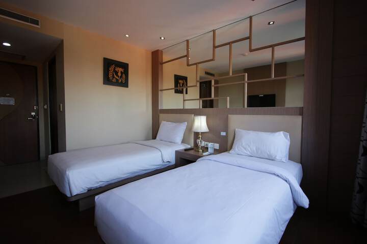 Room 8 of 35