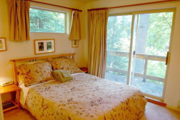 Room 33 of 697