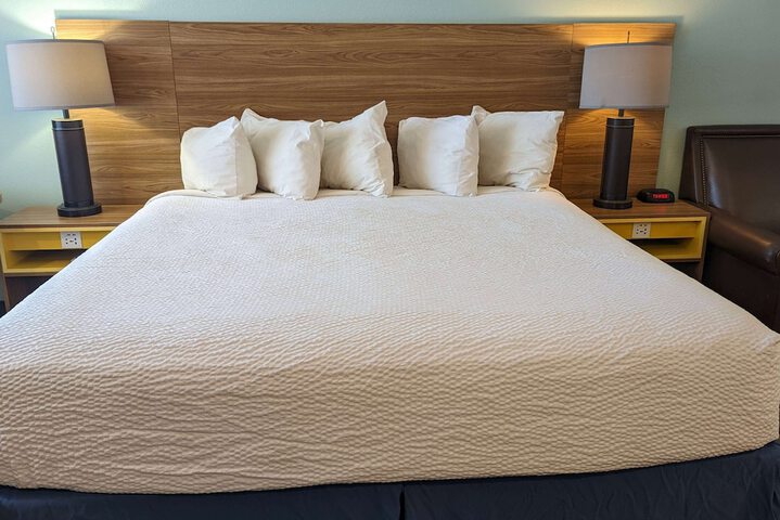 1 King Bed (7 of 10)