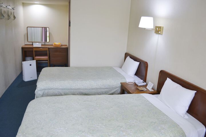Room 6 of 35