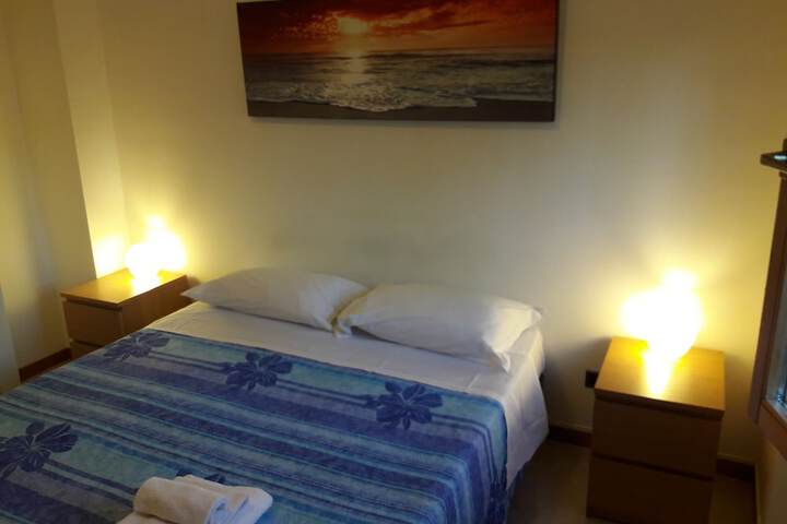 Room 4 of 25