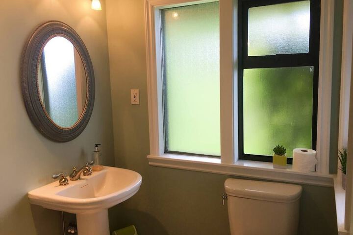 Room 35 of 60
