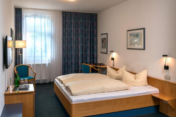Room 7 of 42