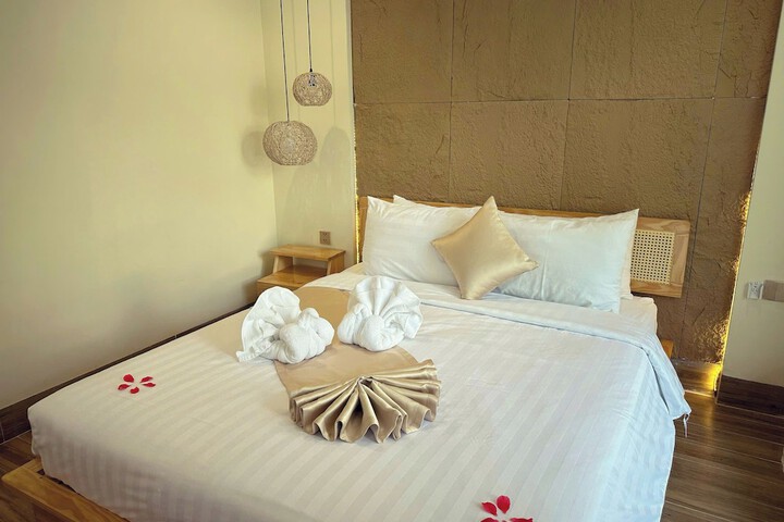Room 6 of 32