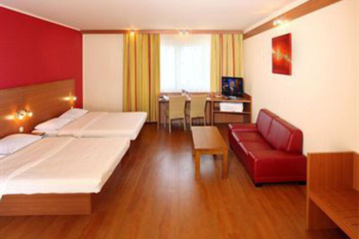 Room 35 of 69