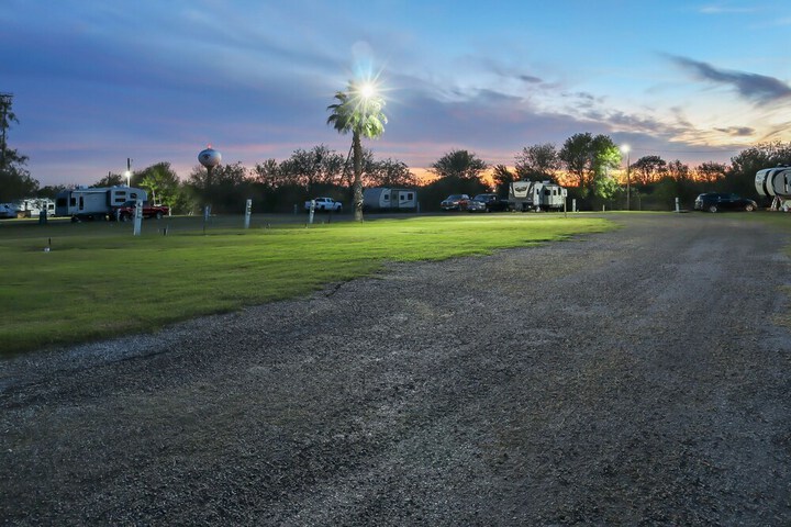 Property Grounds 21 of 38