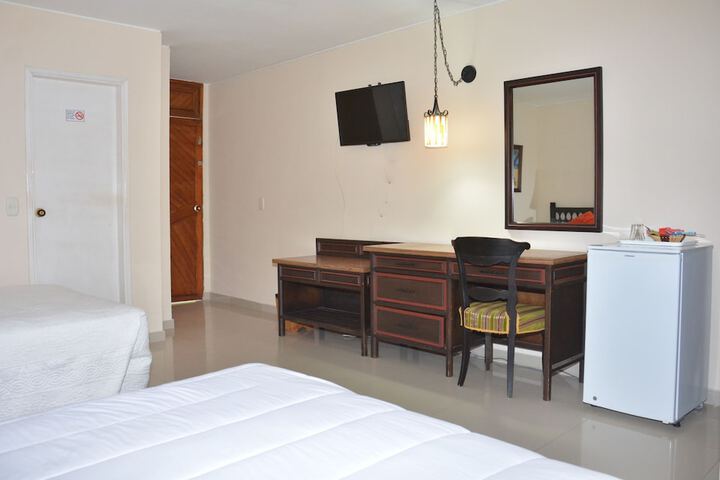 Room 33 of 76