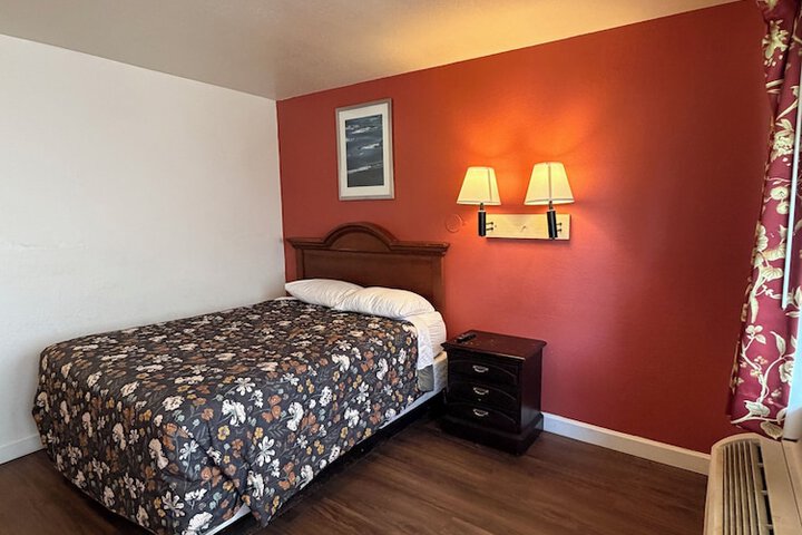 Room 7 of 19