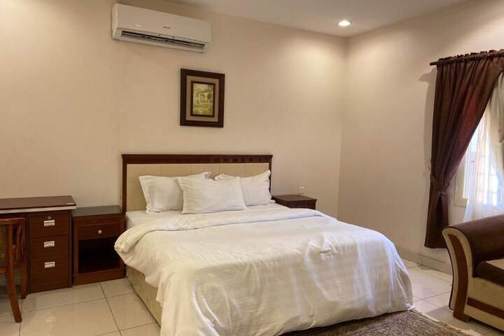 Room 5 of 80