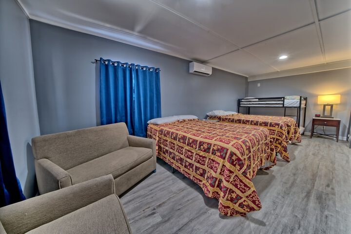 Family Studio 4 Bunk Beds 2 Queen Beds Sofa Kitchenette Accessible (6 of 14)