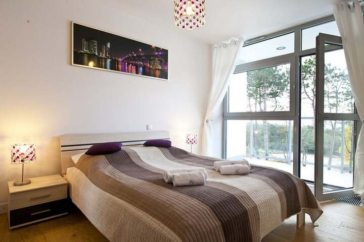 Room 25 of 272