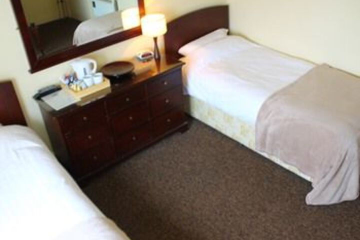Room 9 of 16