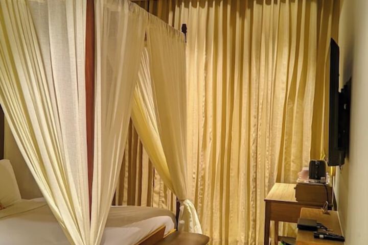 Room 9 of 38