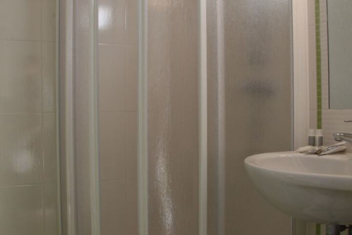 Room 5 of 37