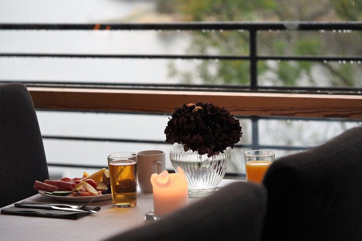 Dining 25 of 56