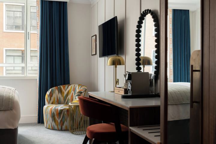 Room 23 of 143